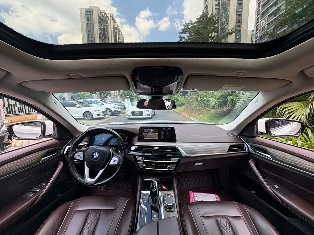 BMW 5 Series — миниатюра 6
