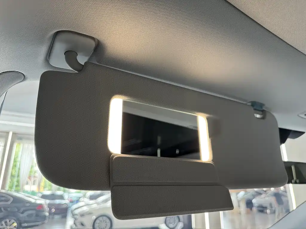 Tesla Model Y — миниатюра 29