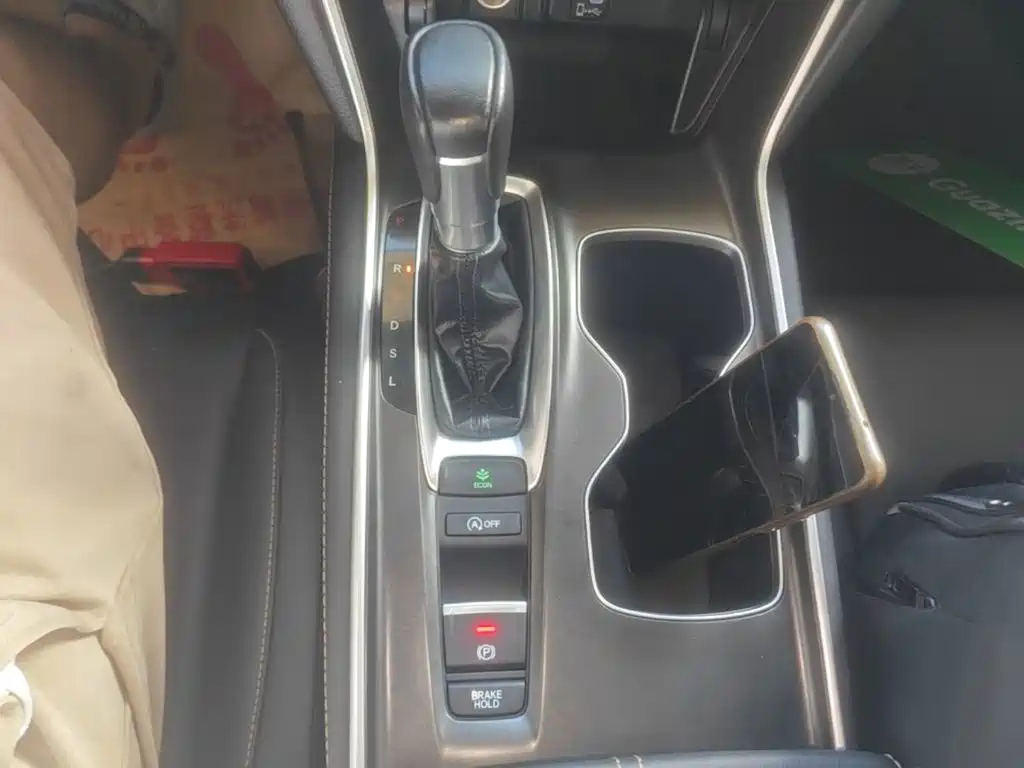 Honda Accord — миниатюра 14