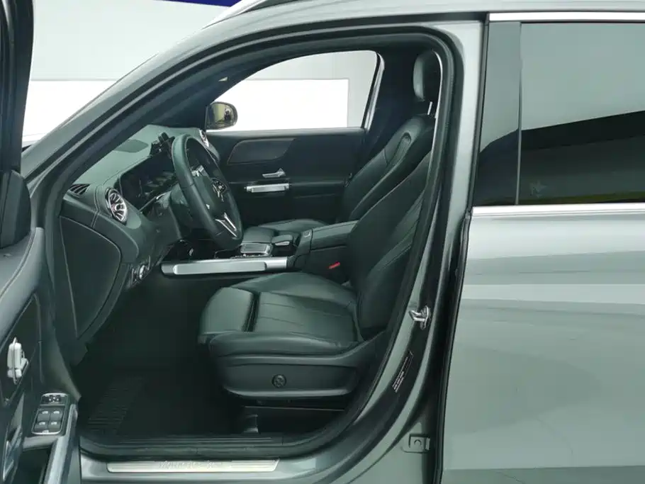 Mercedes-Benz GLB — миниатюра 9