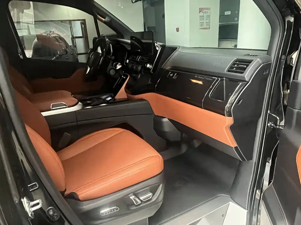 Toyota HiAce 2024 3.5L