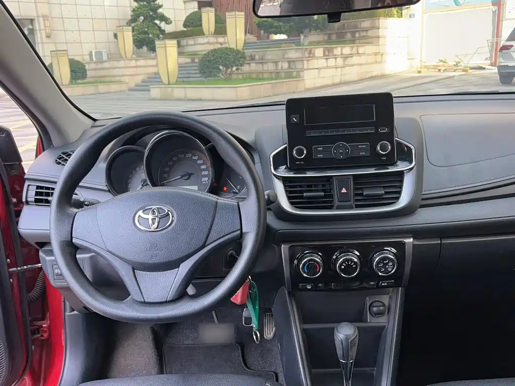 Toyota Yaris L — миниатюра 10