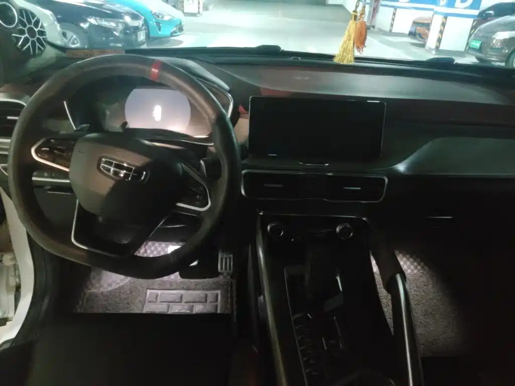 Geely Binyue — миниатюра 12