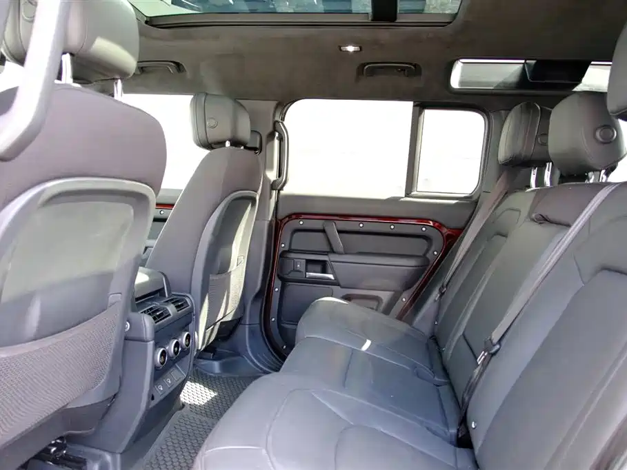 Land Rover Defender — миниатюра 14
