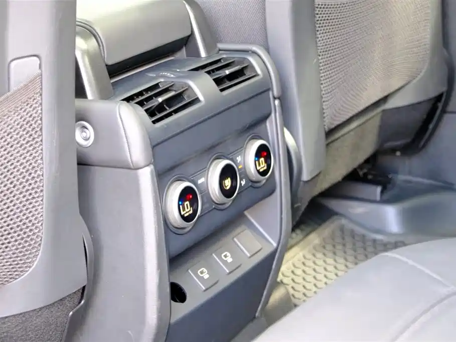 Land Rover Defender — миниатюра 21