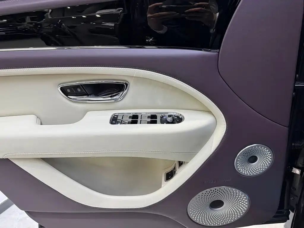 Bentley Bentayga — миниатюра 11