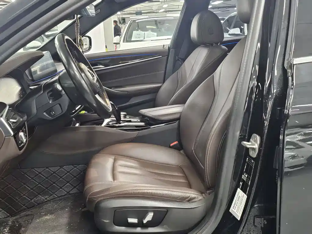 BMW 5 Series — миниатюра 8