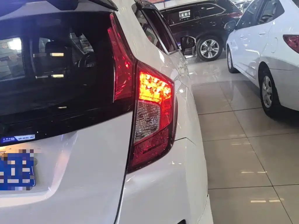 Honda Fit — миниатюра 8