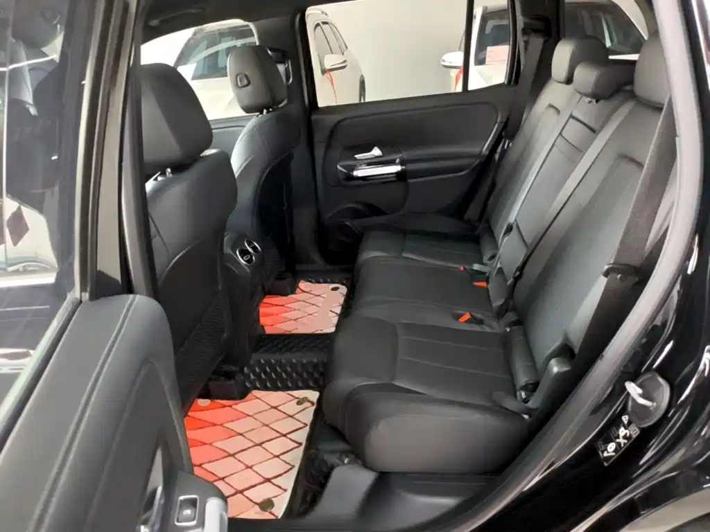 Mercedes-Benz GLB — миниатюра 17