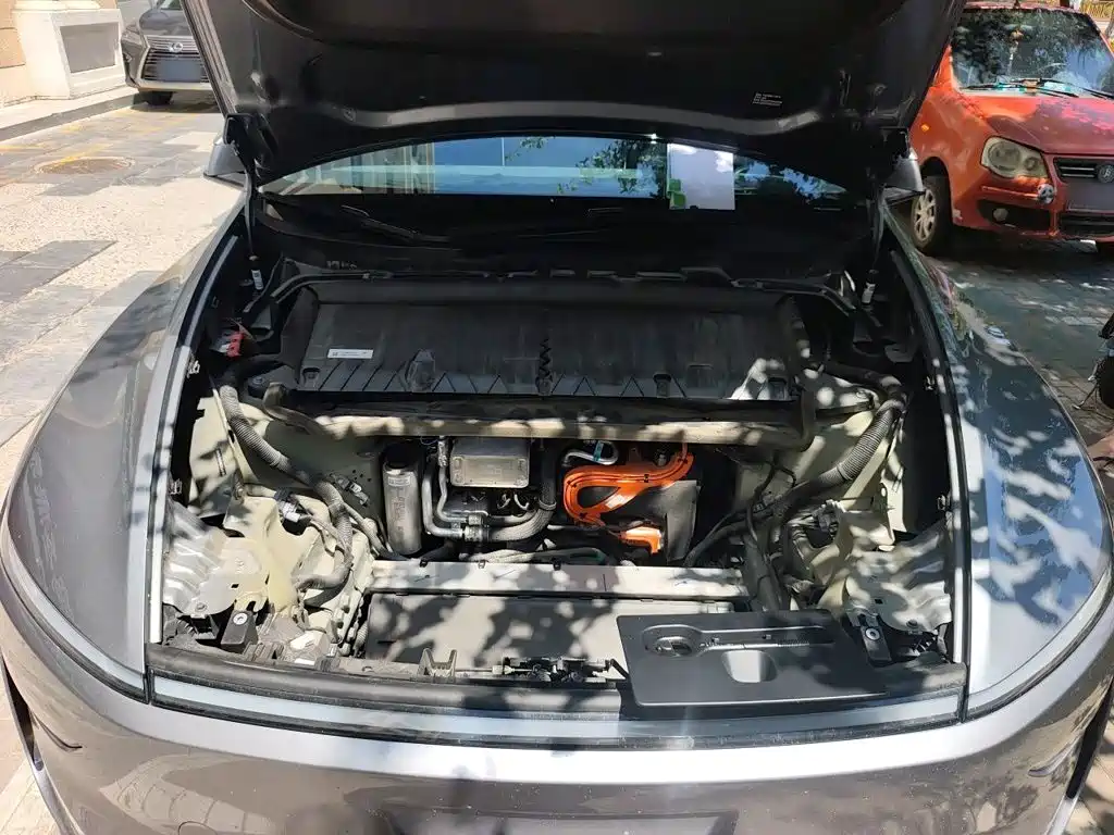 Tesla Model Y — миниатюра 11