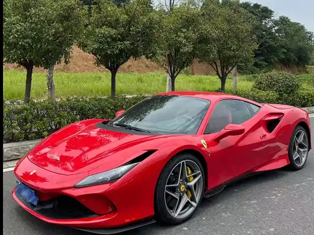 FERRARI F8
