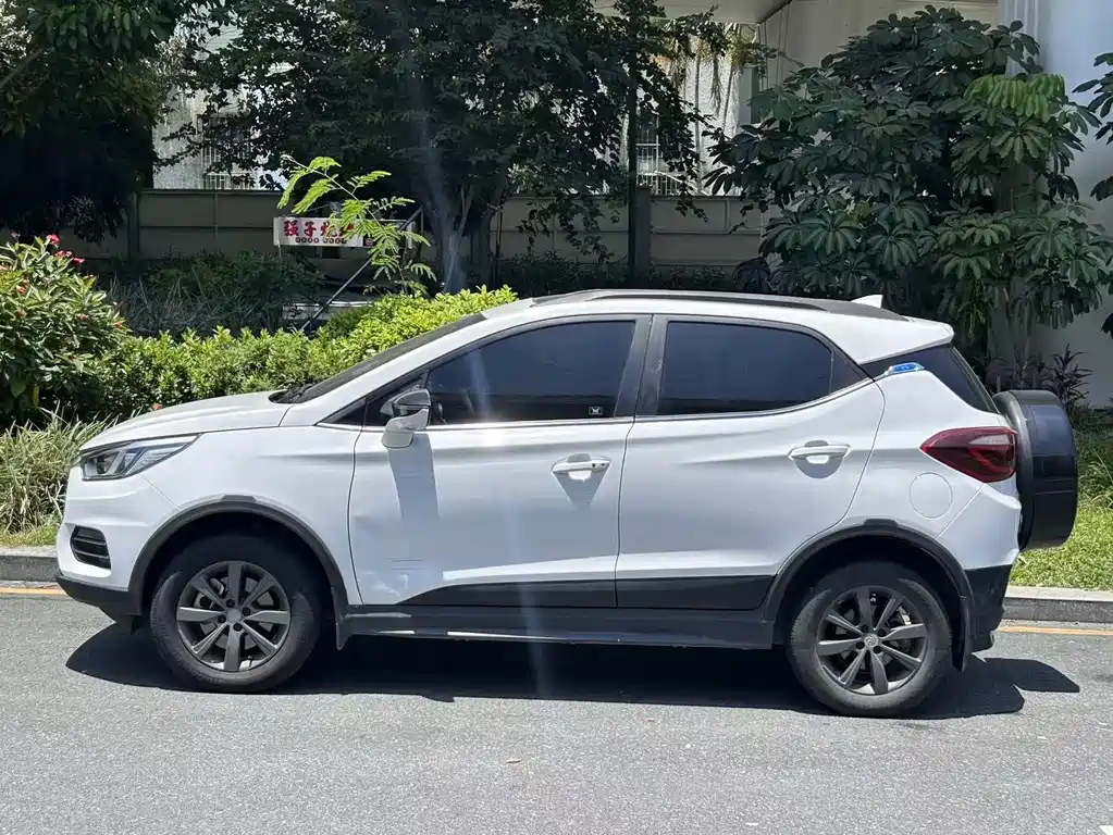 BYD Yuan EV — миниатюра 7