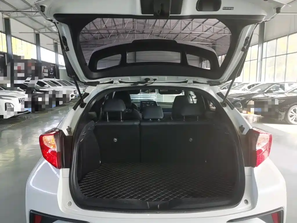 Toyota C-HR — миниатюра 19