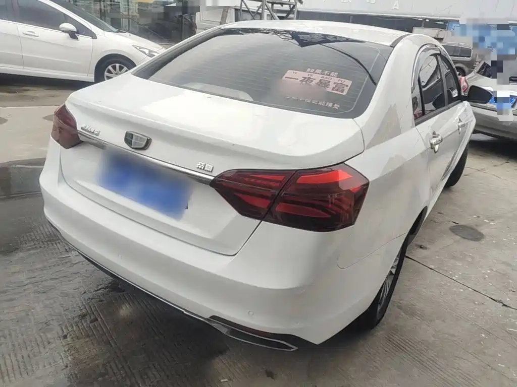 Geely Emgrand — миниатюра 7