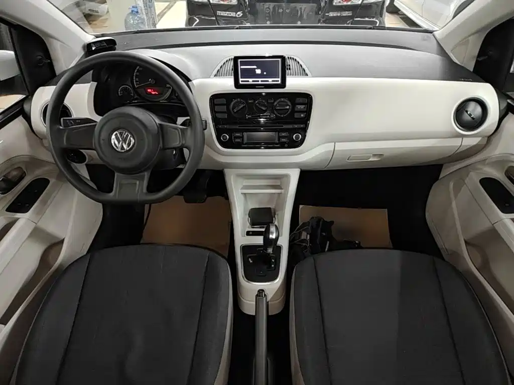 Volkswagen up! — миниатюра 10