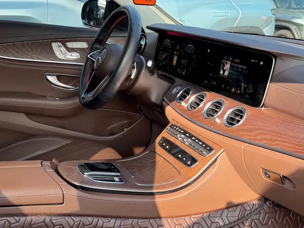 Mercedes-Benz E-Class — миниатюра 17