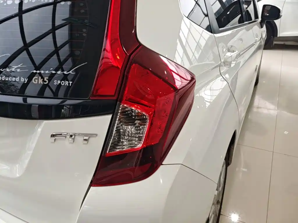 Honda Fit — миниатюра 8