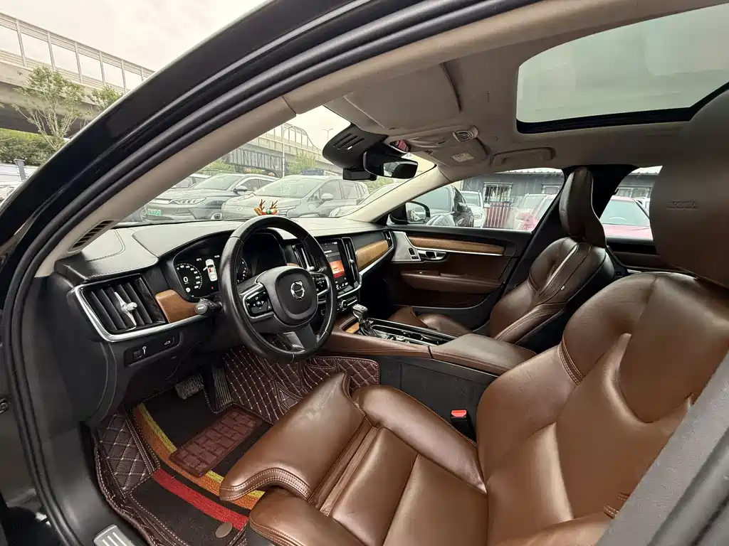 Volvo S90 — миниатюра 11