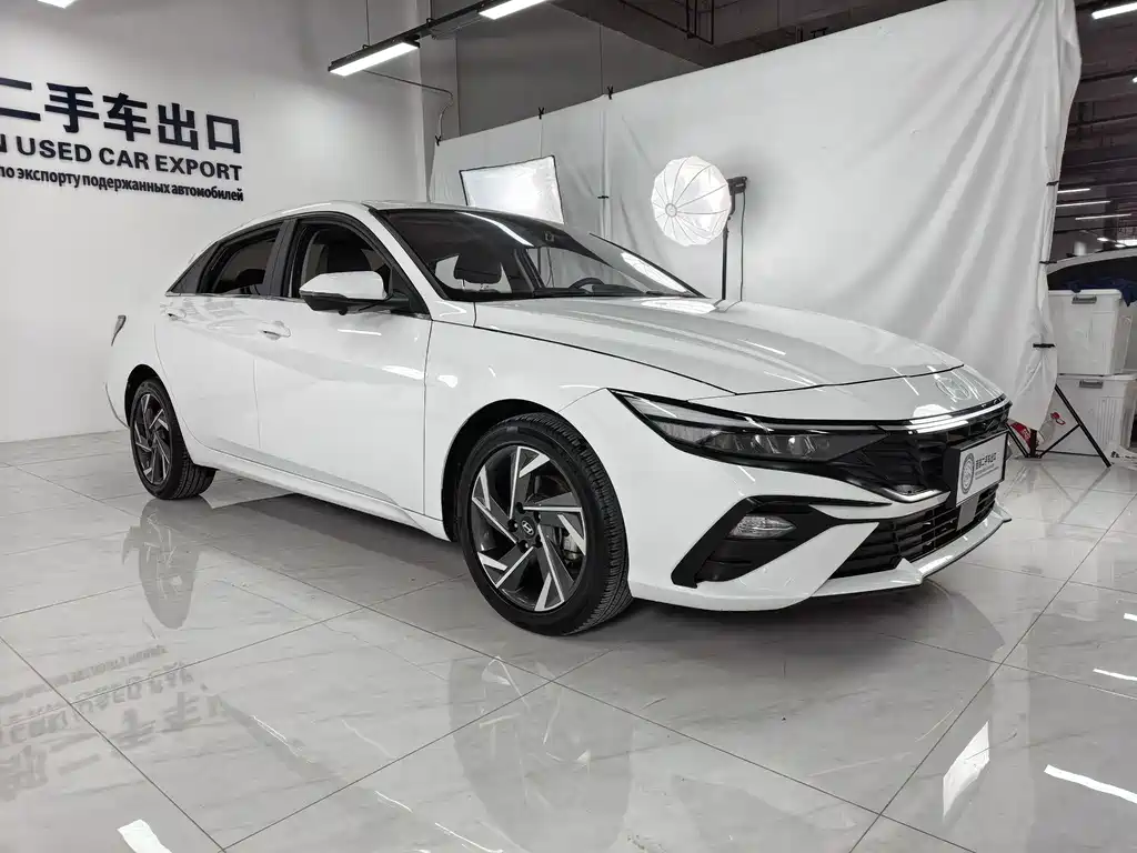 Hyundai Elantra — миниатюра 3