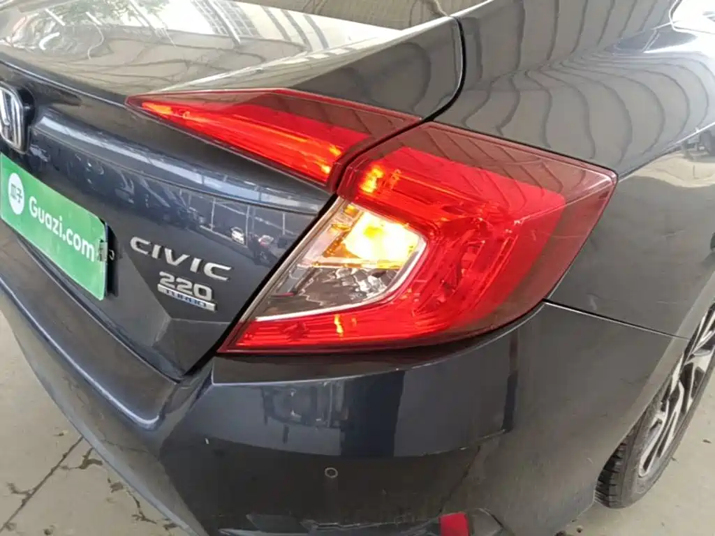 Honda Civic — миниатюра 8