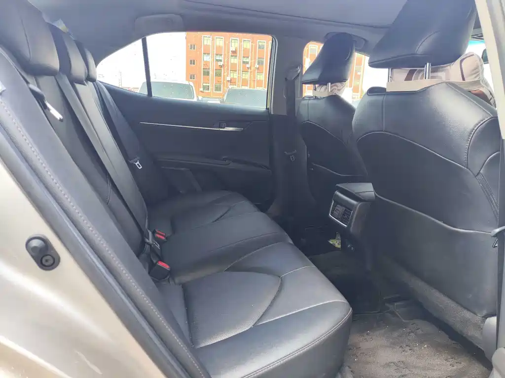 Toyota Camry — миниатюра 11