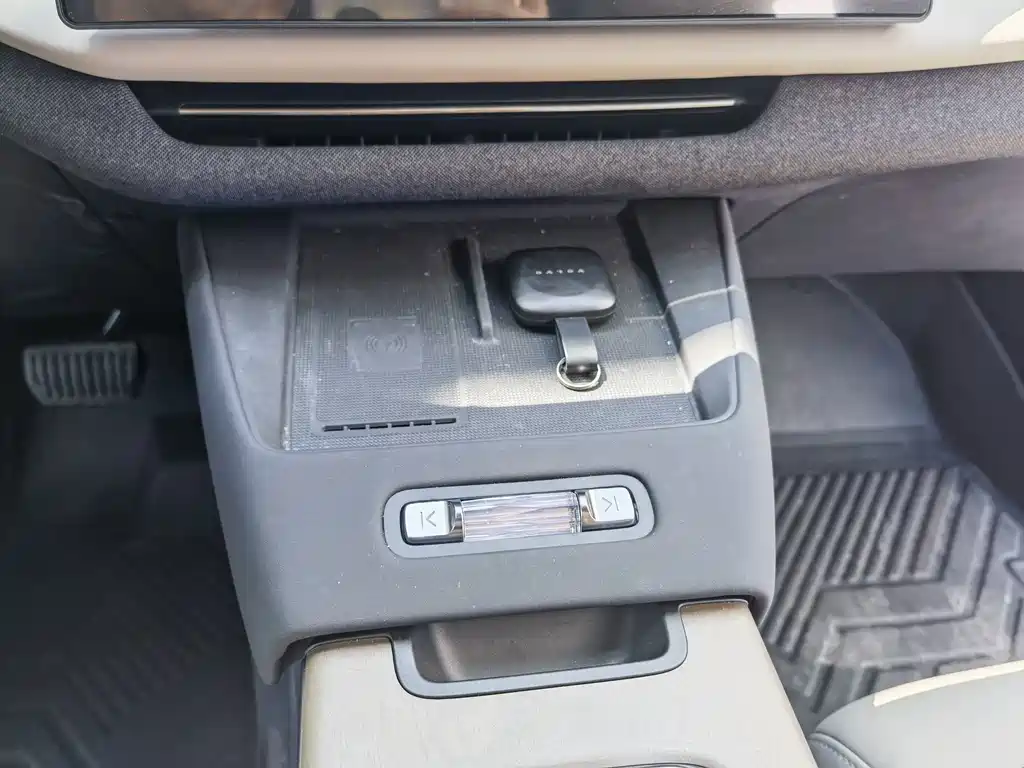 Volvo гибрид Volvo XC70 plug-in — миниатюра 16