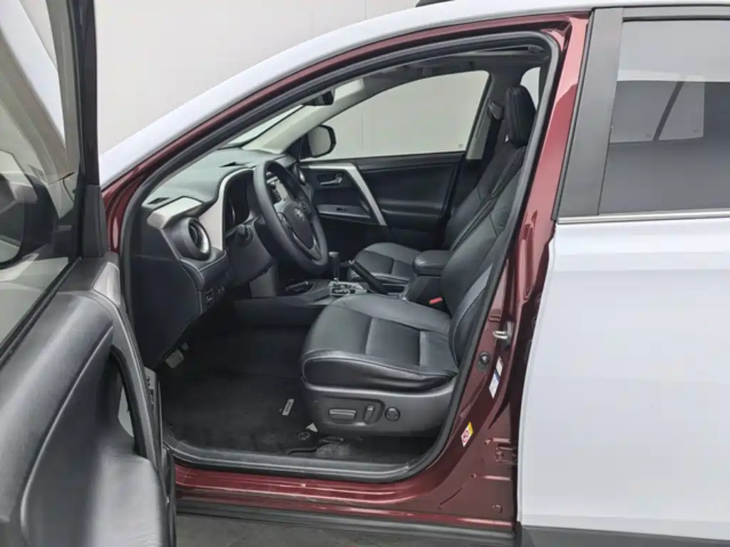 Toyota RAV4 — миниатюра 7