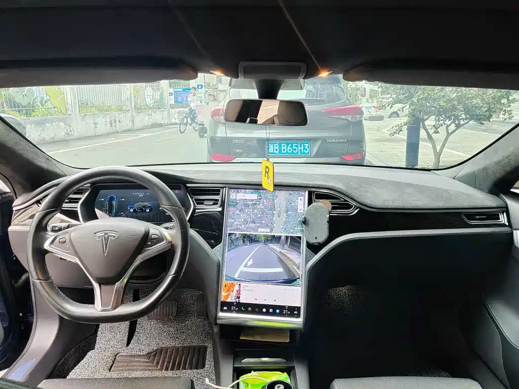 Tesla Model S — миниатюра 6