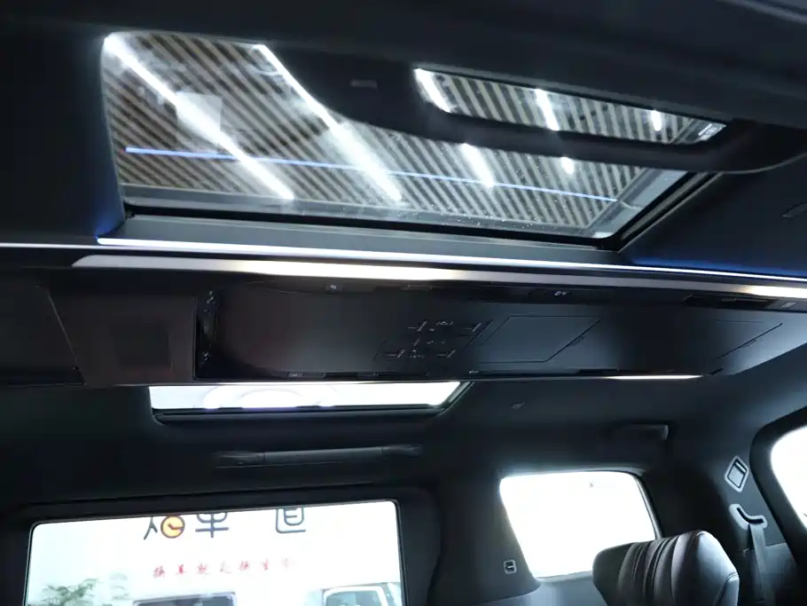 Toyota Alphard — миниатюра 33