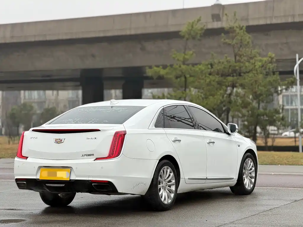 CADILLAC XTS