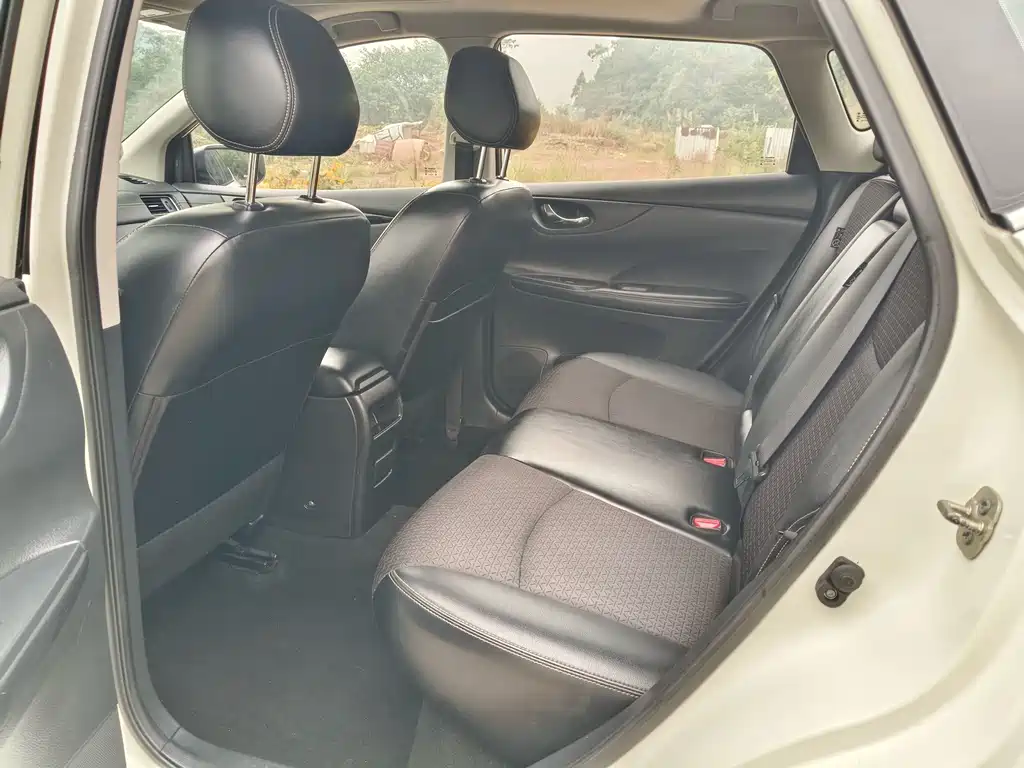 Nissan Tiida — миниатюра 6