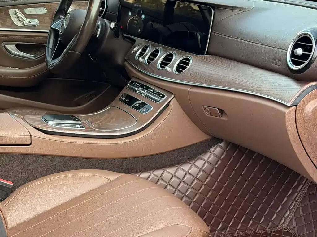 Mercedes-Benz E-Class — миниатюра 8