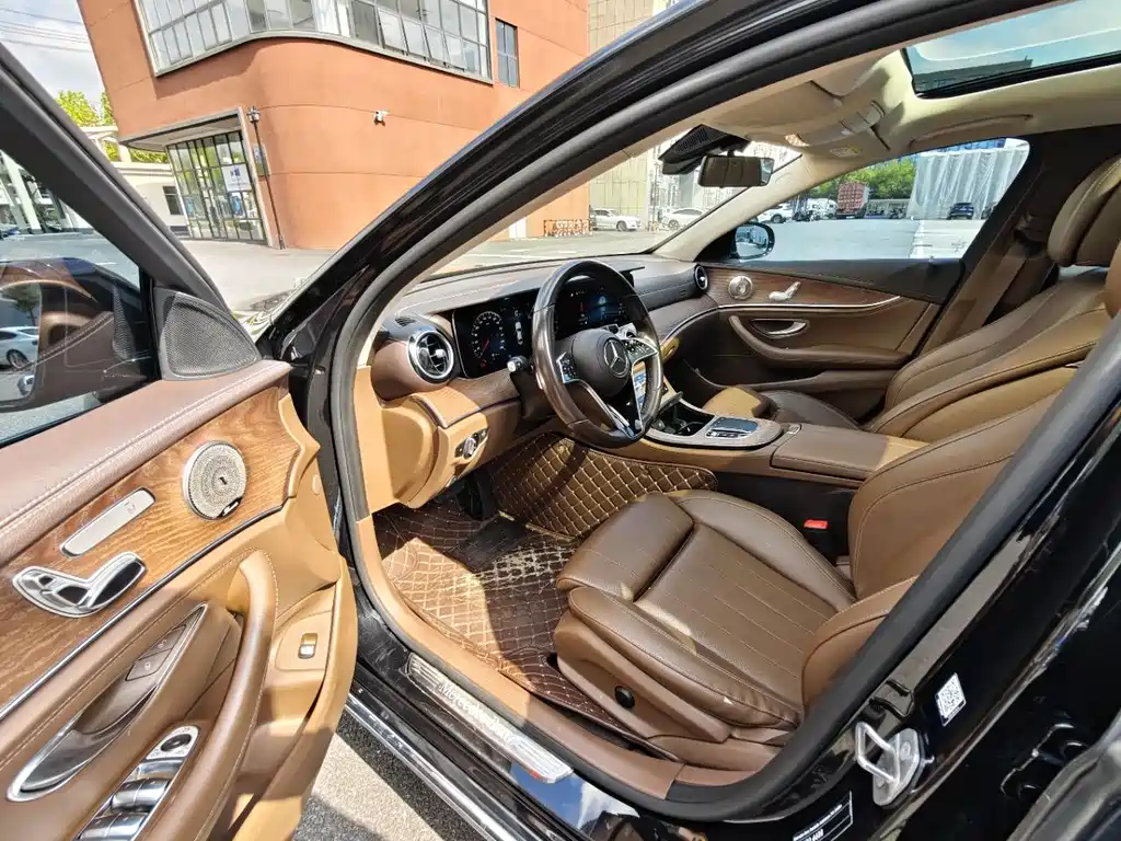Mercedes-Benz E-Class — миниатюра 5