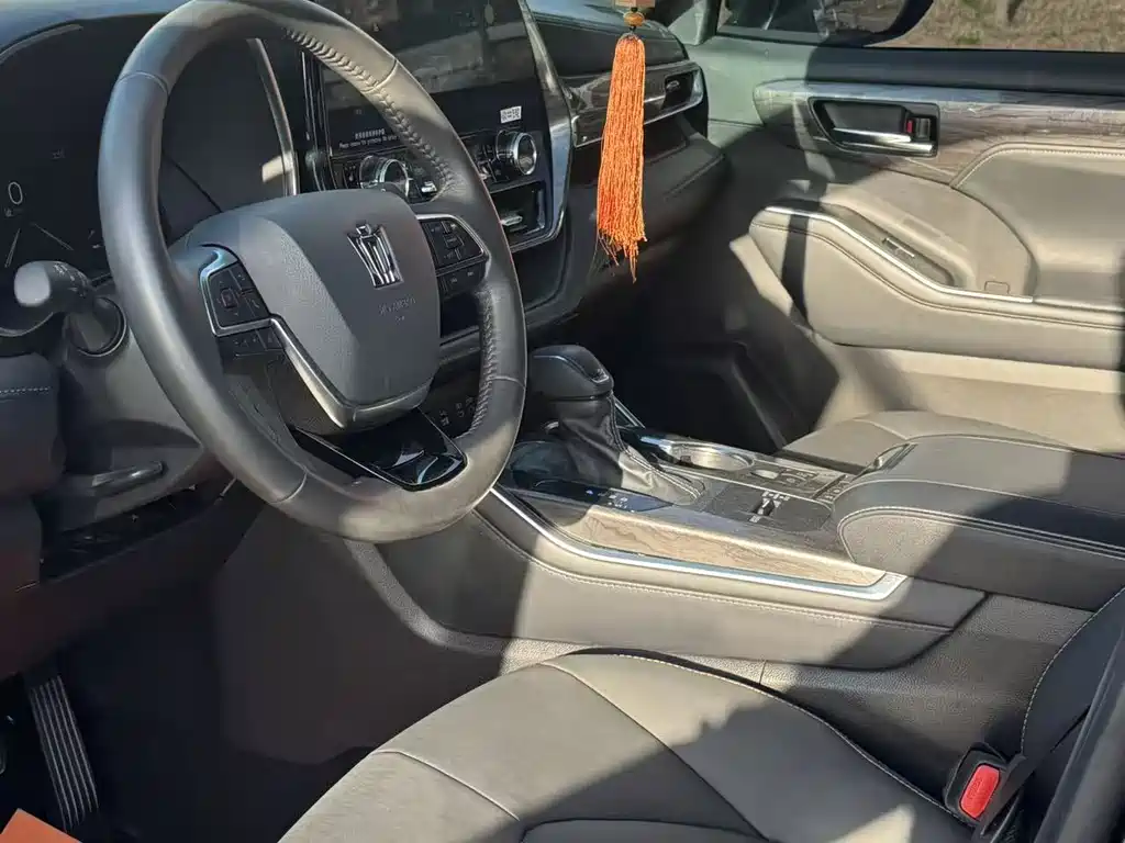 Toyota Crown Kluger — миниатюра 3