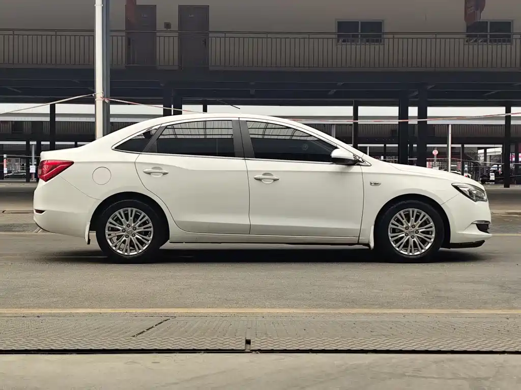 Buick Excelle — миниатюра 8