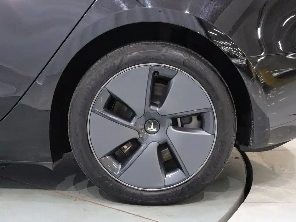Tesla Model 3 — миниатюра 19