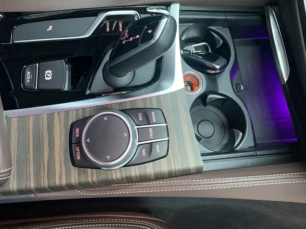 BMW 5 Series — миниатюра 13