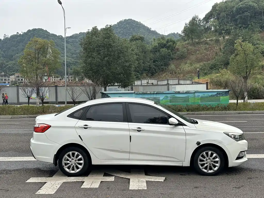 Changan V7 — миниатюра 3
