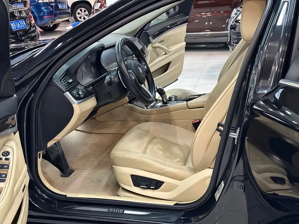 BMW 5 Series — миниатюра 7