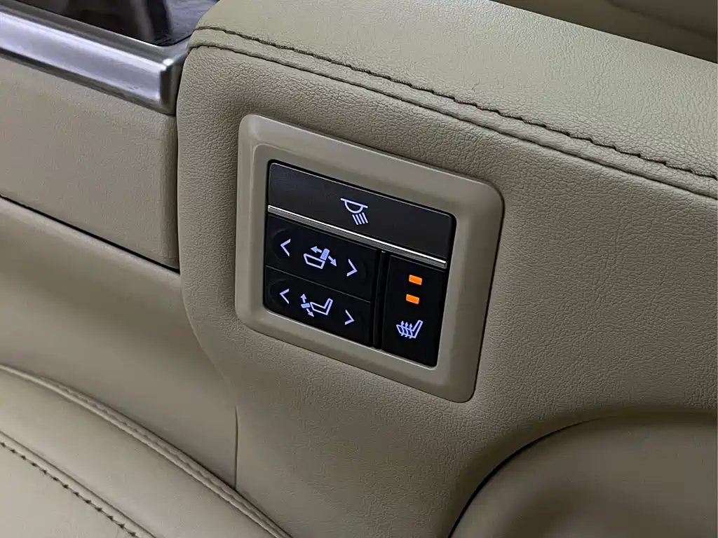 Toyota Alphard — миниатюра 11
