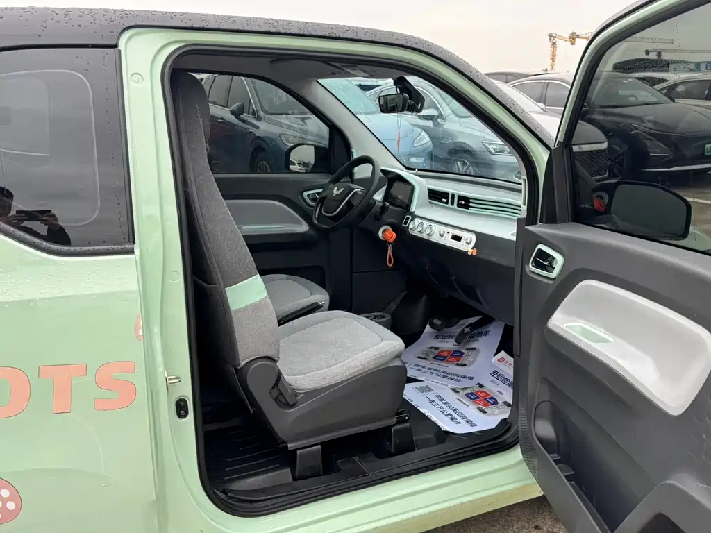 Wuling MINIEV — миниатюра 10