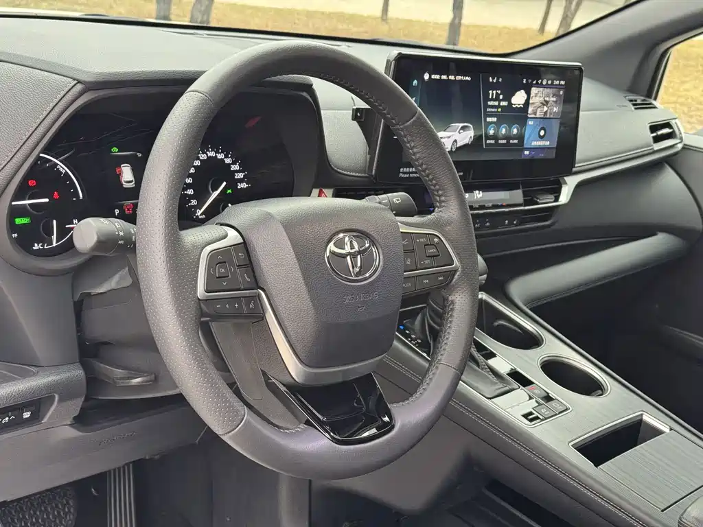 Toyota Sienna — миниатюра 4