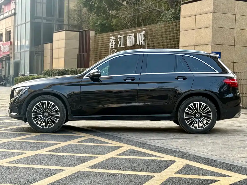MERCEDES-BENZ GLC