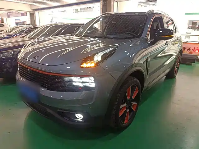2020 Lynk & Co 01