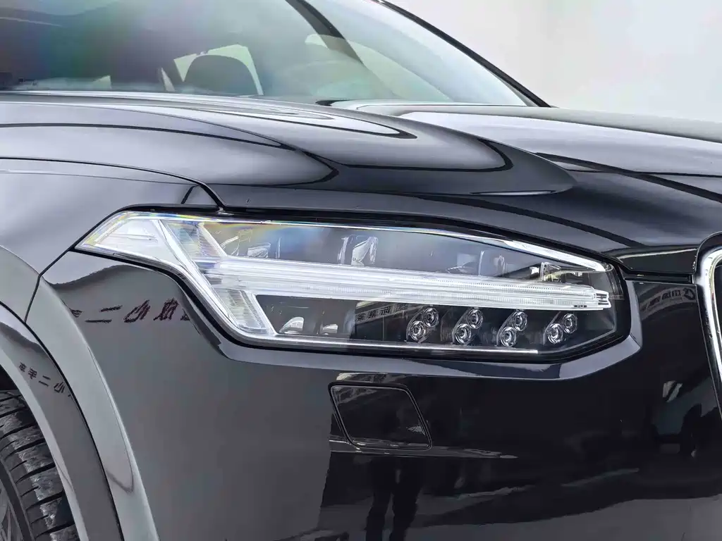 Volvo XC90 — миниатюра 7