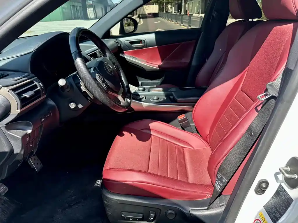 Lexus IS — миниатюра 4