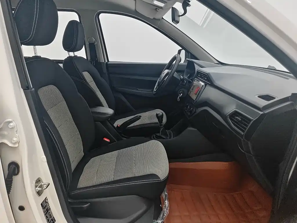 Wuling Hongguang — миниатюра 8