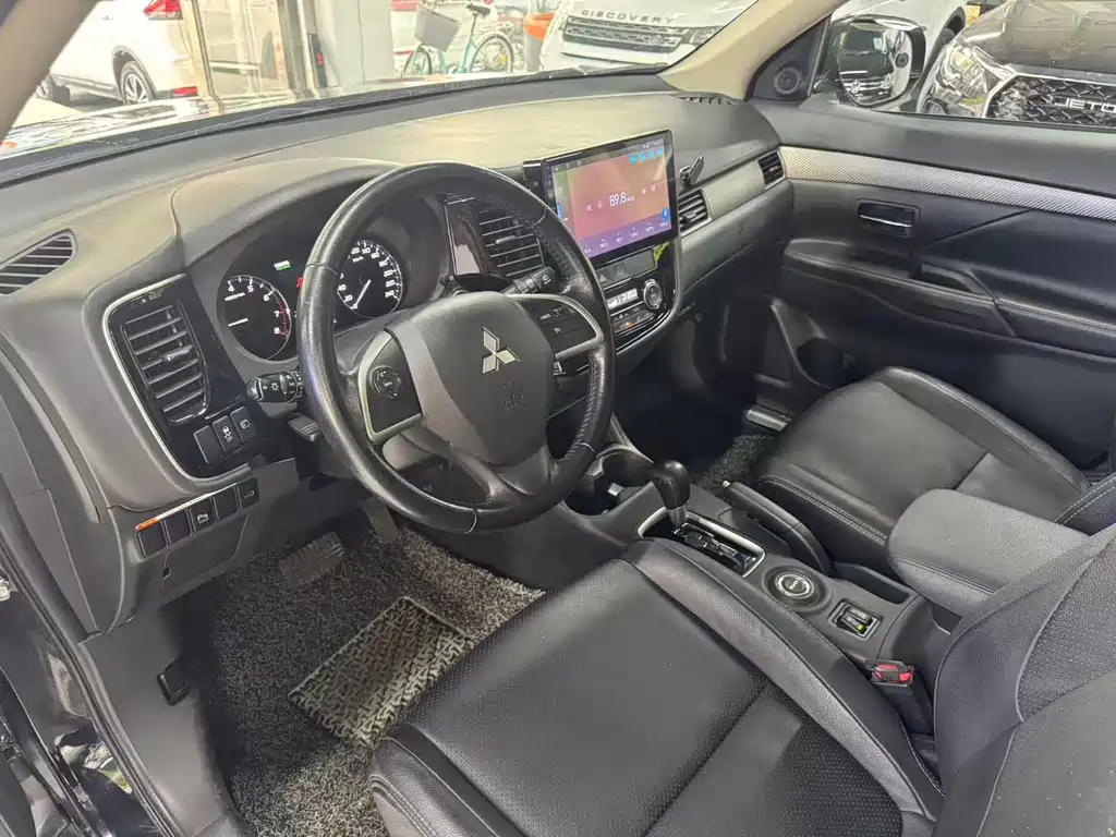 Mitsubishi Outlander (Import) — миниатюра 7