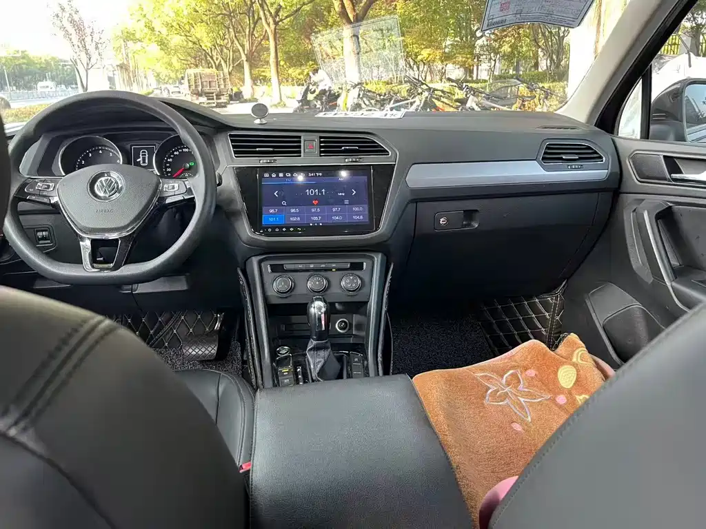 Volkswagen Tiguan L — миниатюра 12