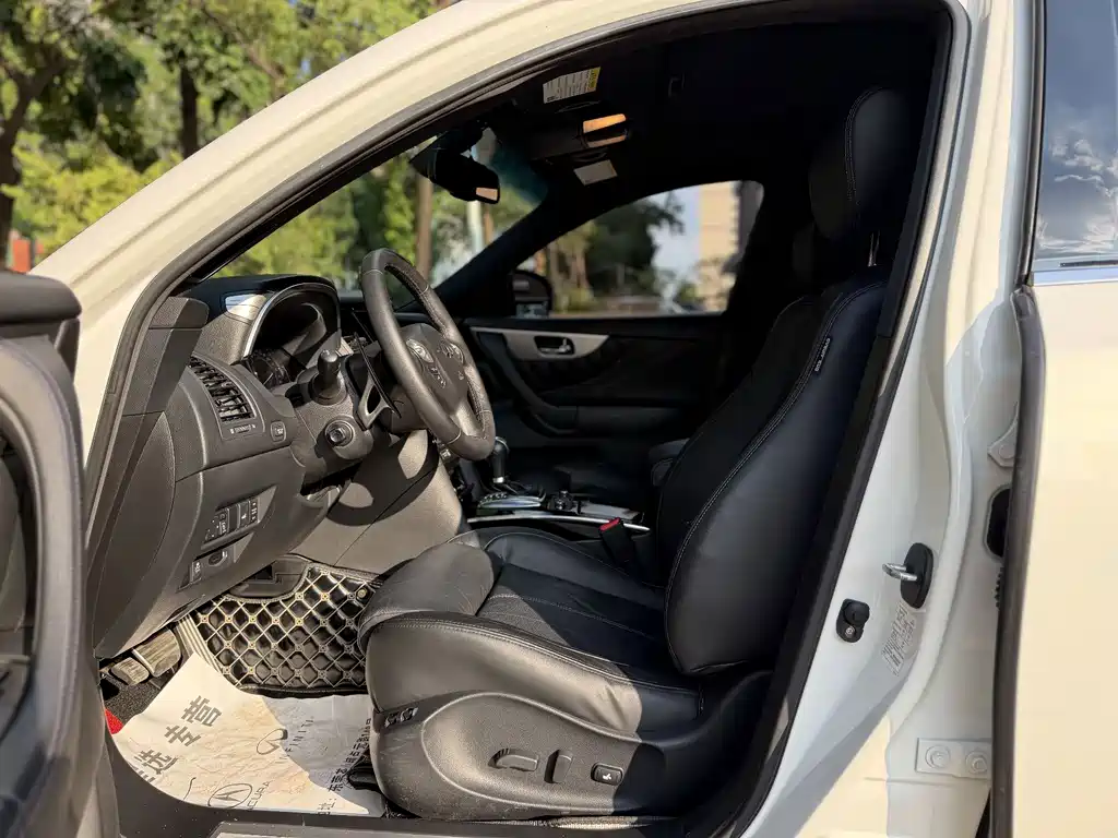 Infiniti QX70 — миниатюра 5